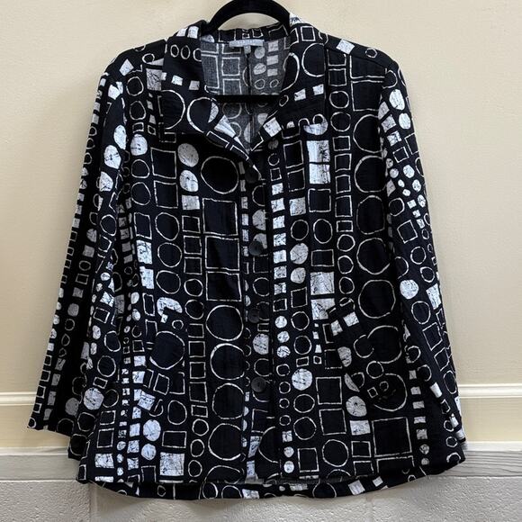 Habitat women’s XL Black and White Geometric button up top - Picture 1 of 6
